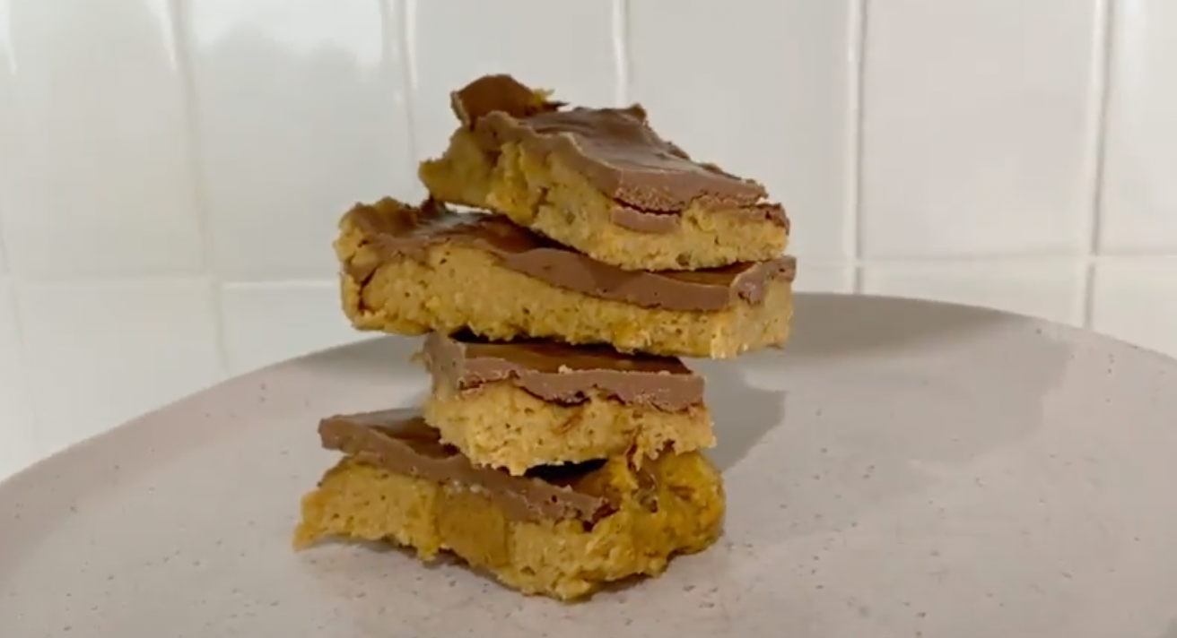 Healthy no bake caramel slice: